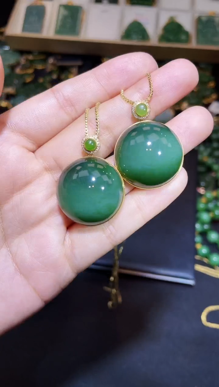 和田玉18K金镶嵌吊坠(赠链)30MM 多样性发一