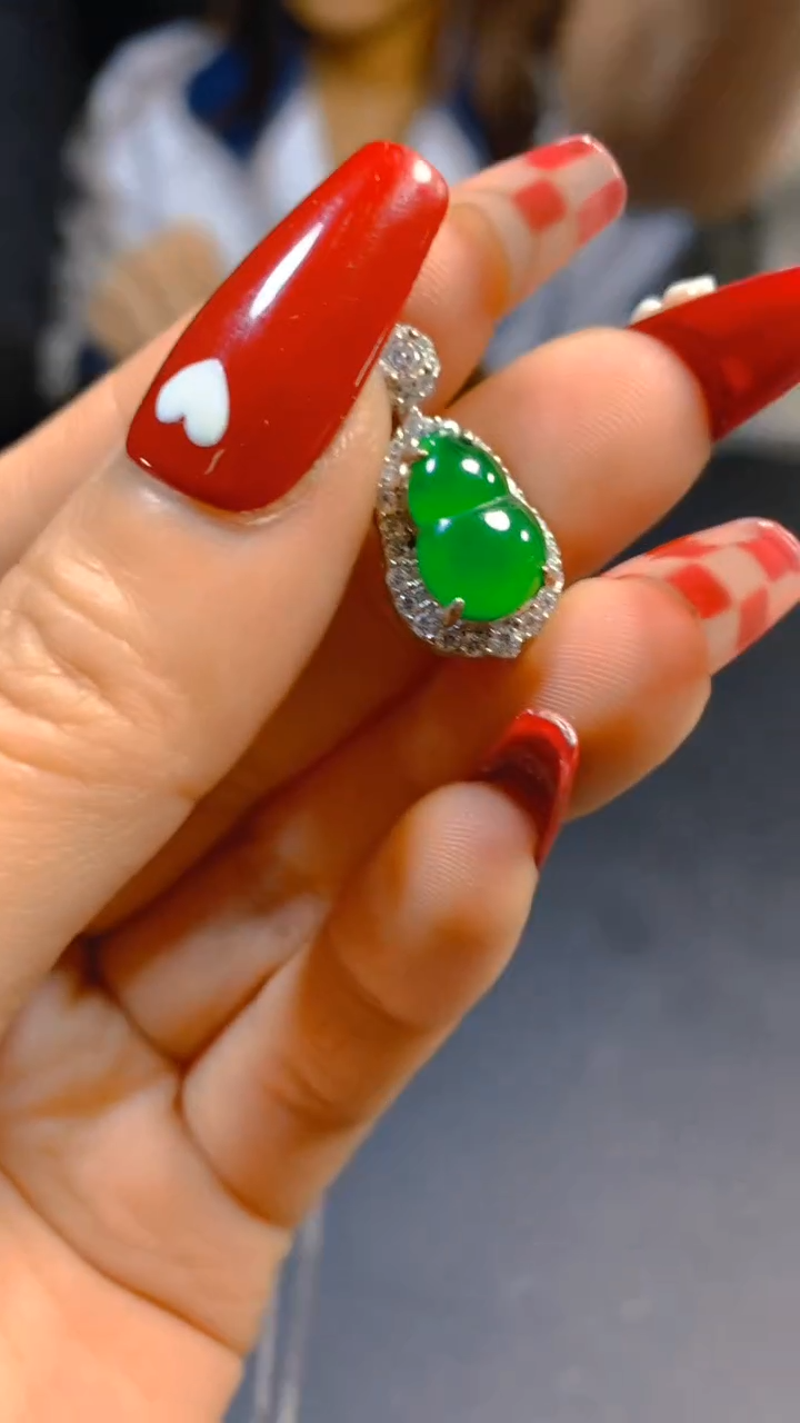 【闪购商品】翡翠吊坠(赠链)未镶嵌0582035675多样性发一