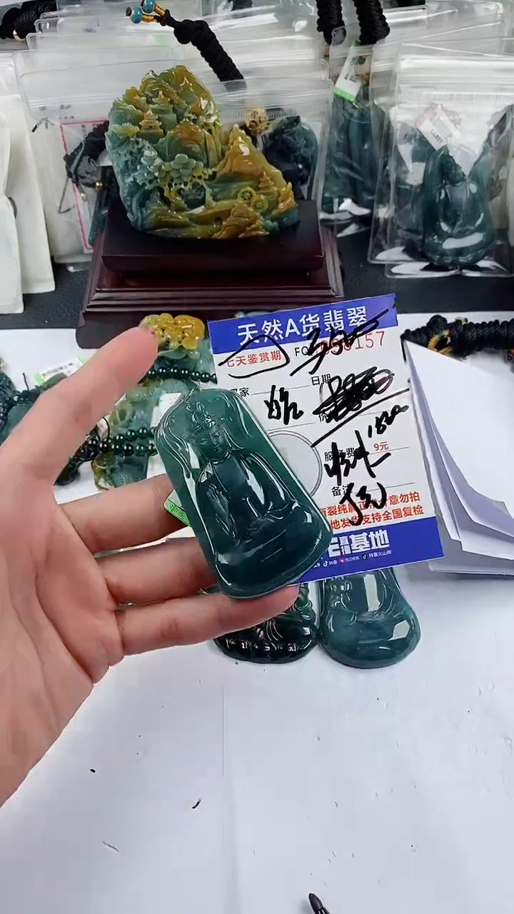 【闪购商品】翡翠颈饰未镶嵌              
