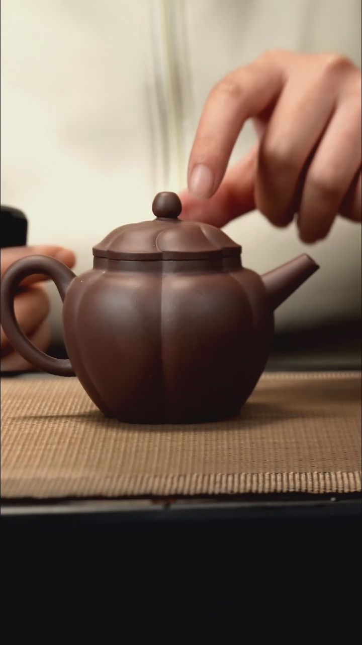 紫砂茶盏紫泥筋纹秋水170CC微瑕