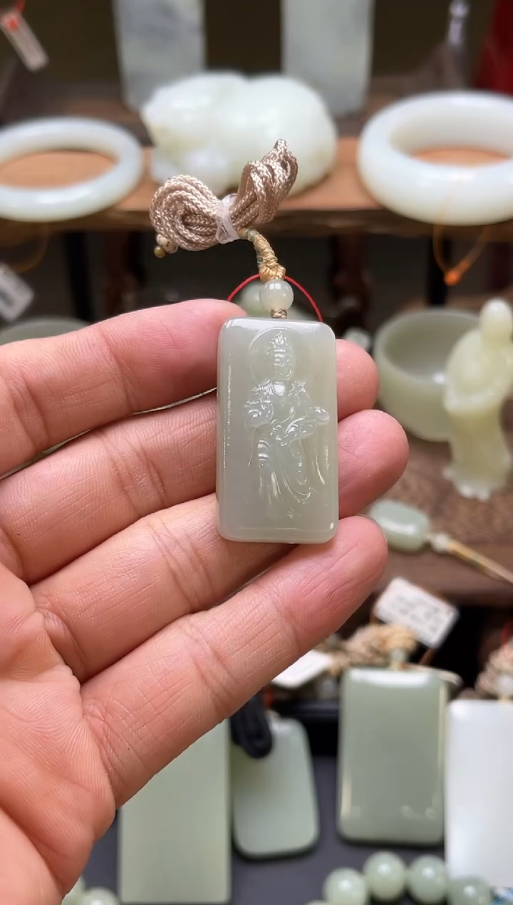 【闪购商品】和田玉吊坠未镶嵌且末青白 观音无事牌30504