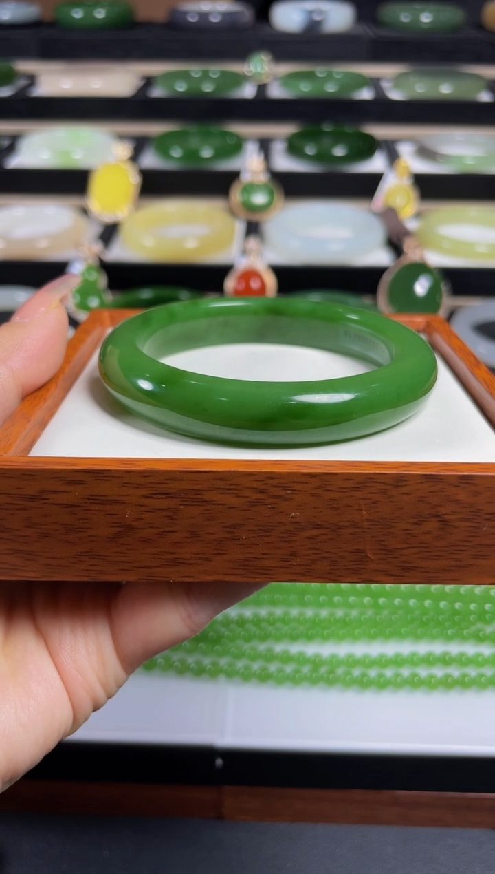 【闪购商品】和田玉手镯未镶嵌58