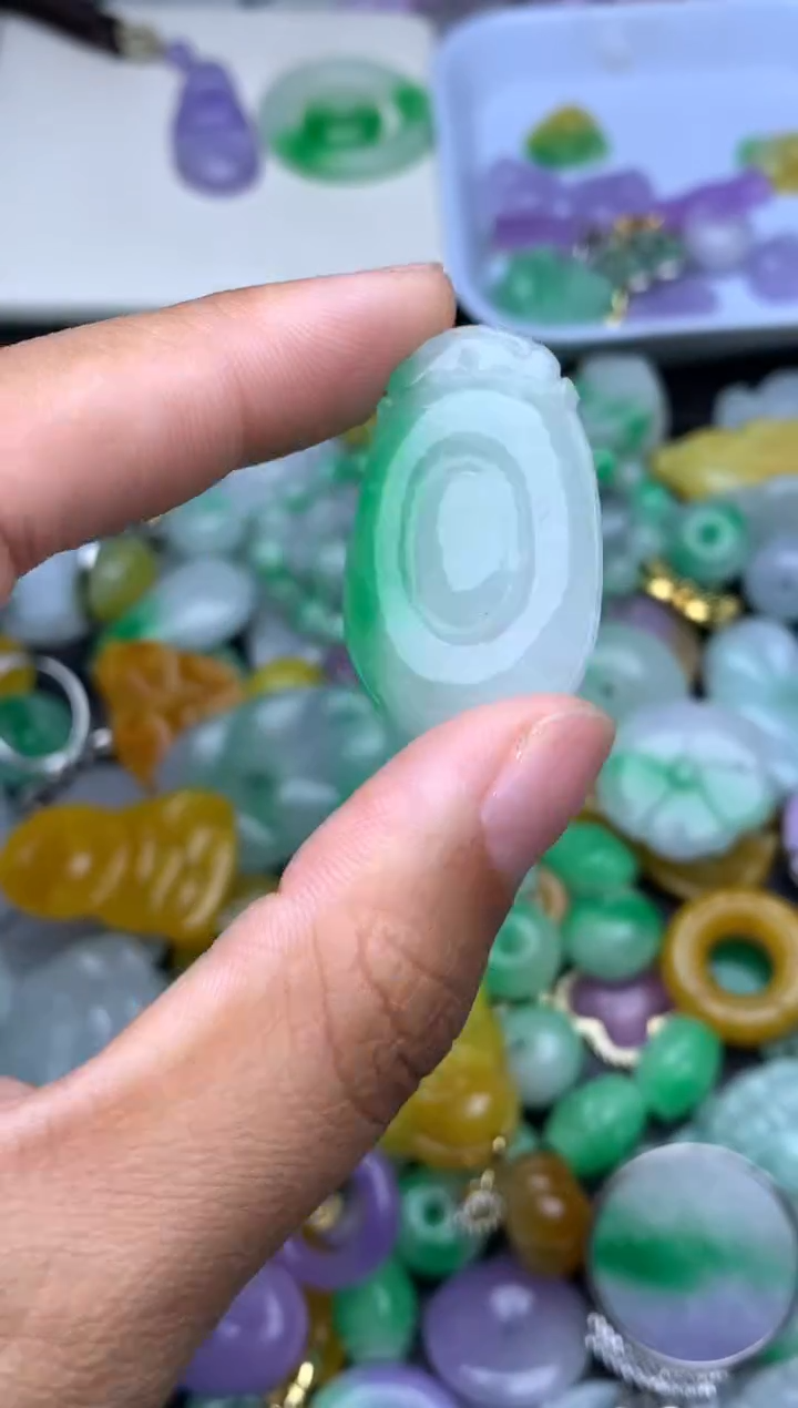 颈饰未镶嵌翡翠天然缅甸翡翠吊坠