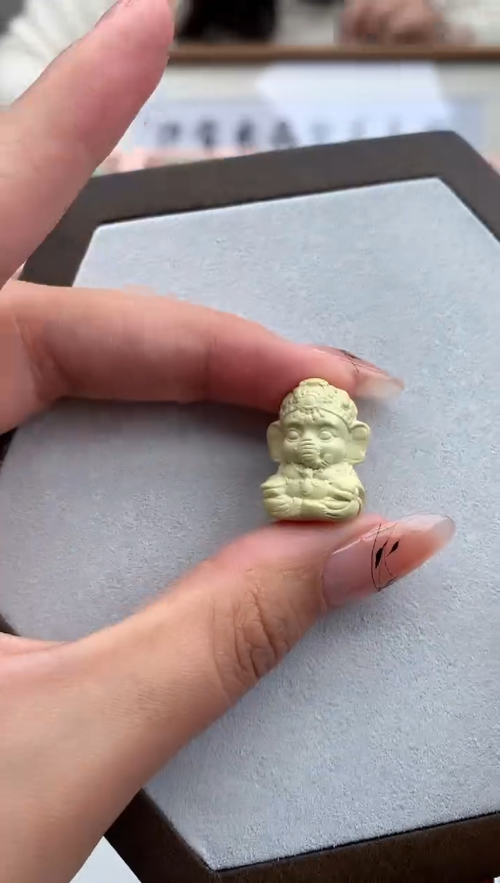 【闪购商品】绿松石未镶嵌雕刻C60