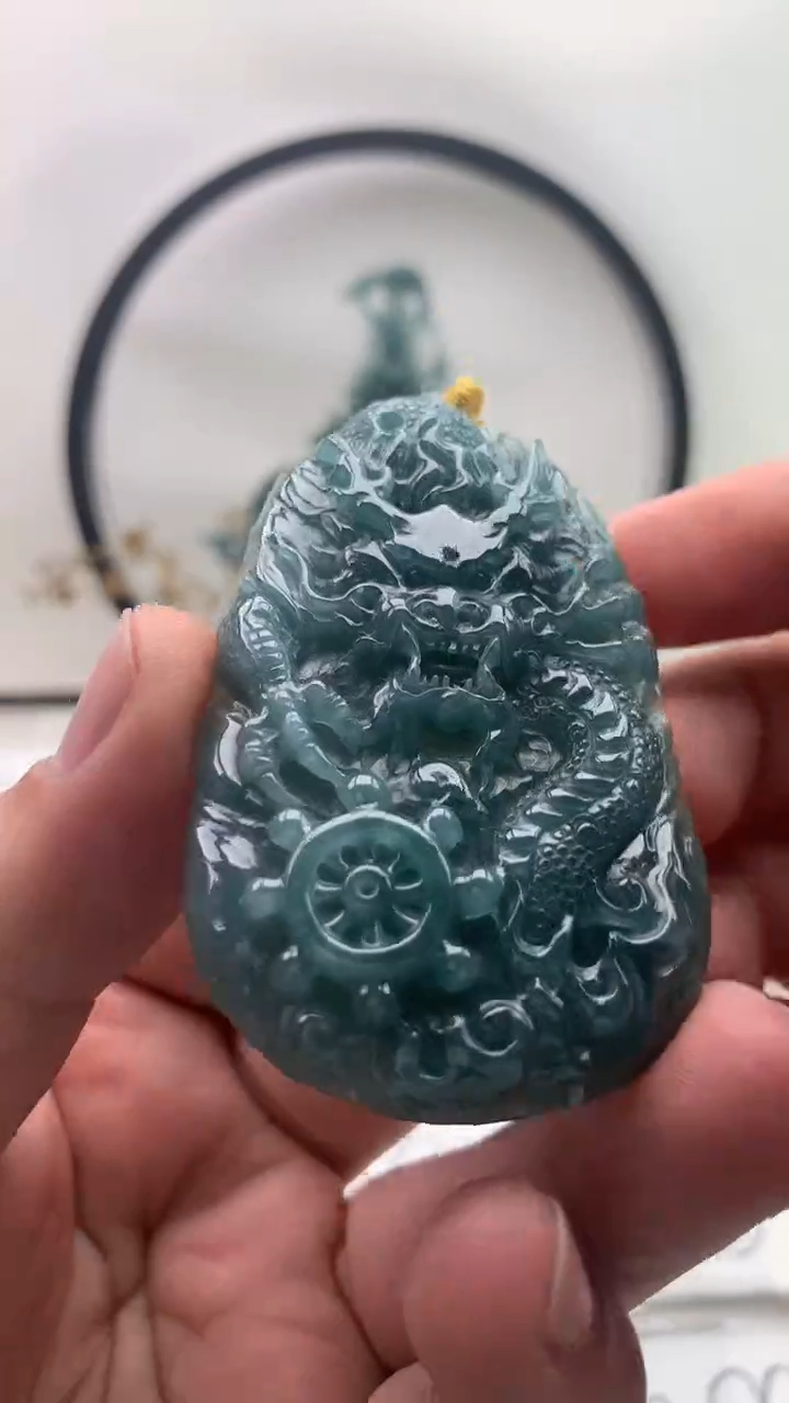 翡翠未镶嵌颈饰龙牌