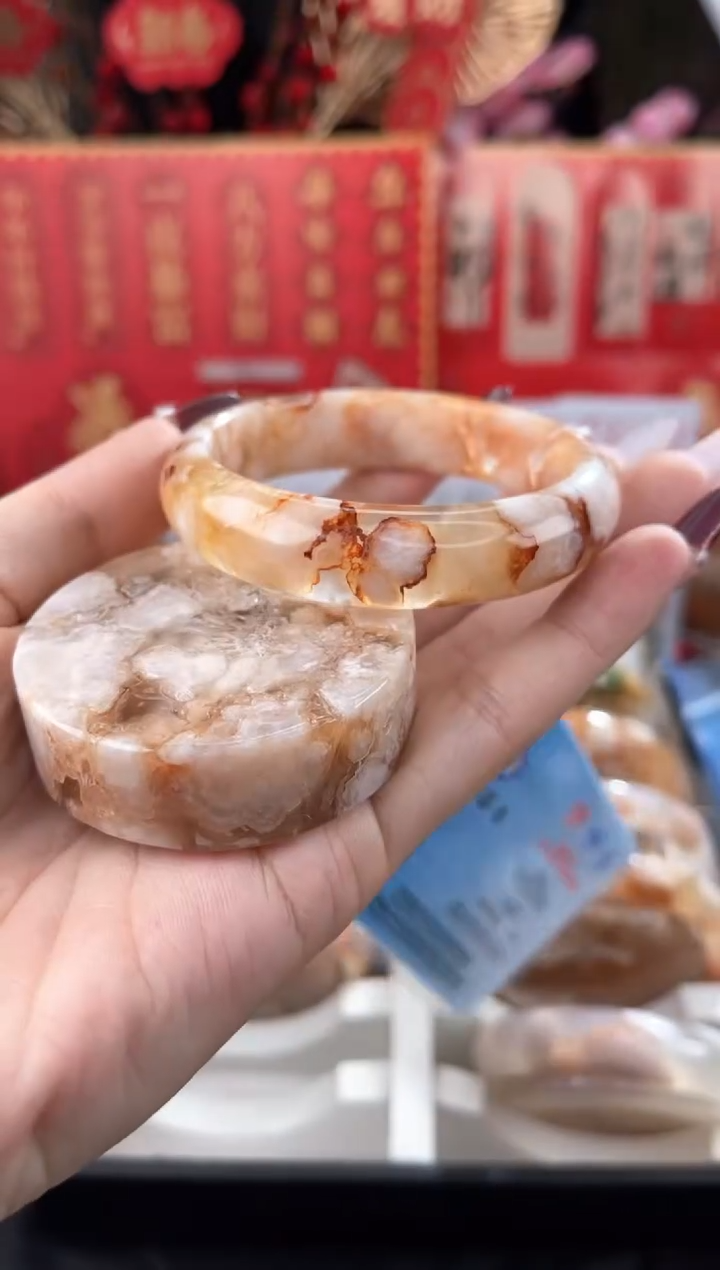 【闪购商品】石英质玉手镯未镶嵌55