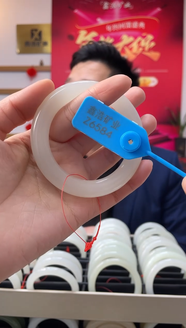 【闪购商品】和田玉手镯未镶嵌白胶猫Z6584圈口55