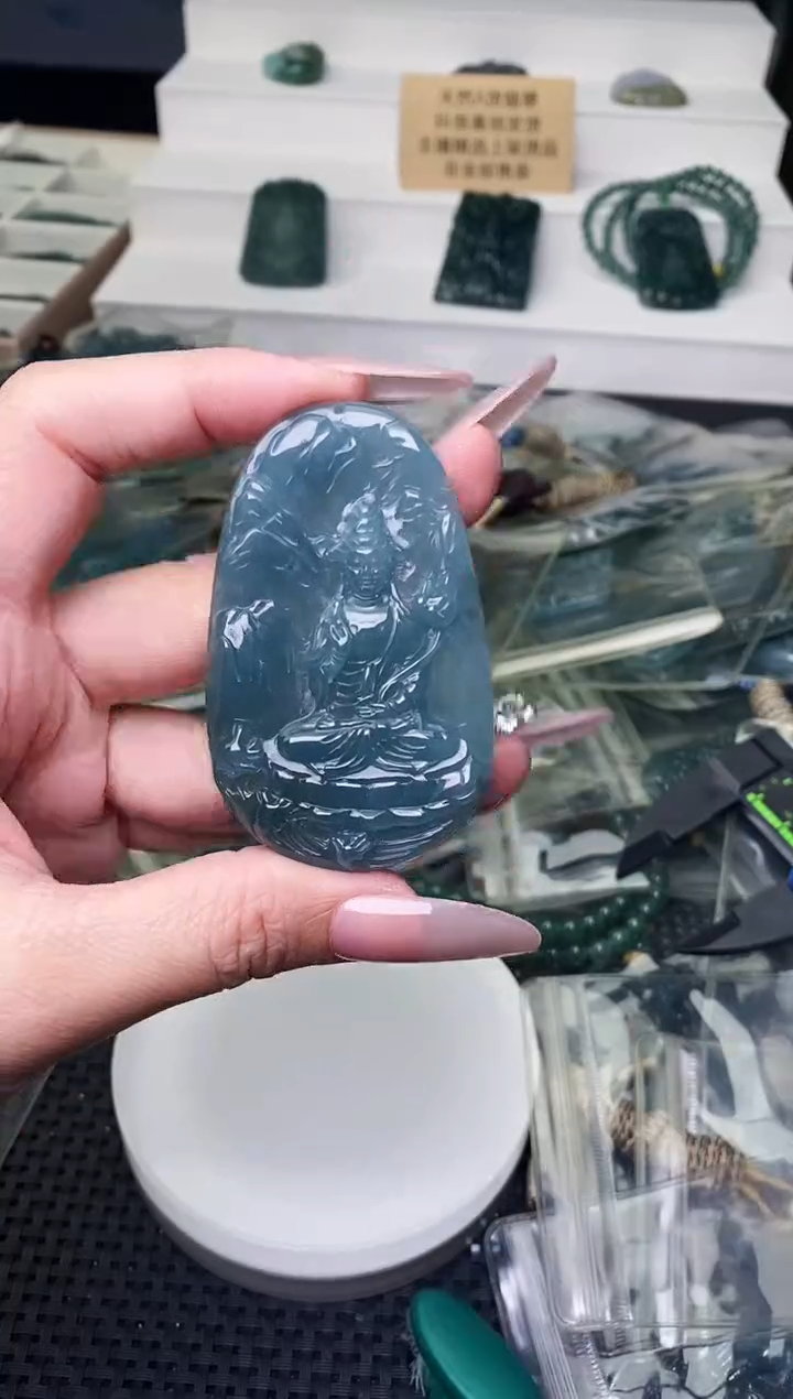 颈饰未镶嵌翡翠 