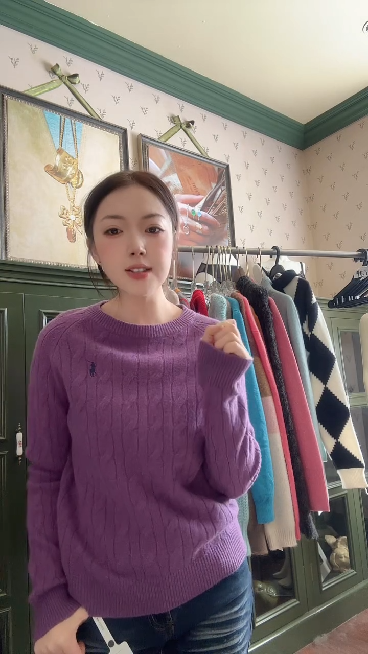 老钱风紫色绞花羊毛衫