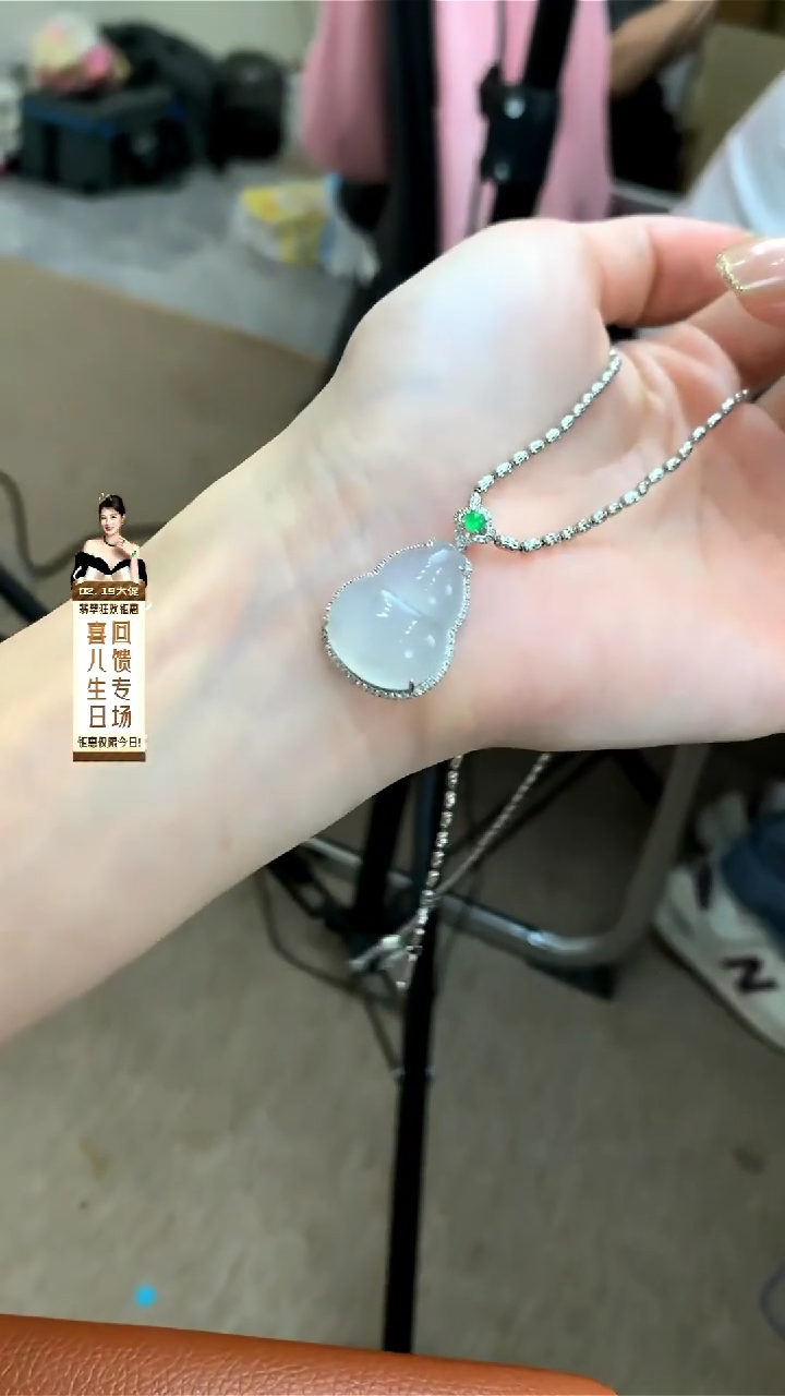 【闪购商品】翡翠颈饰18K金镶嵌葫芦