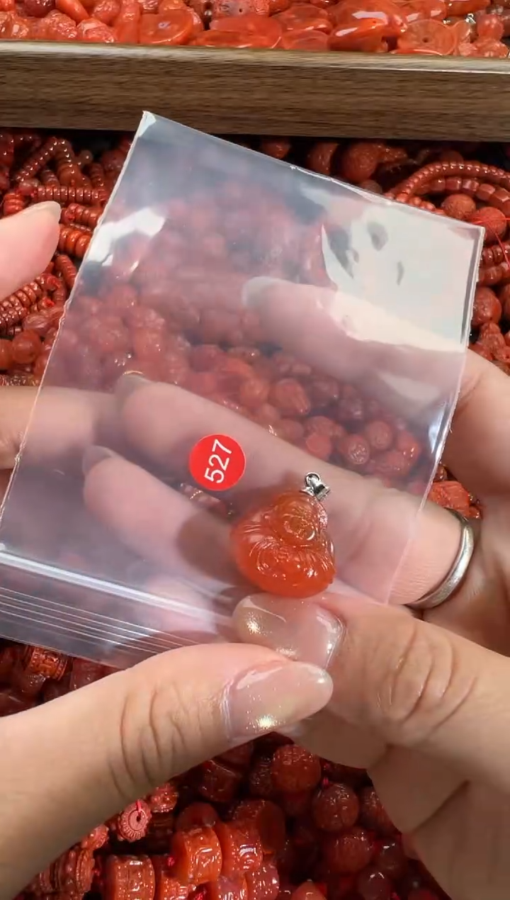 南红玛瑙未镶嵌颈饰1