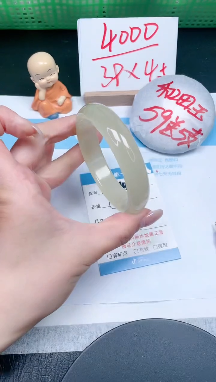 【闪购商品】石英质玉手镯未镶嵌148-58.3