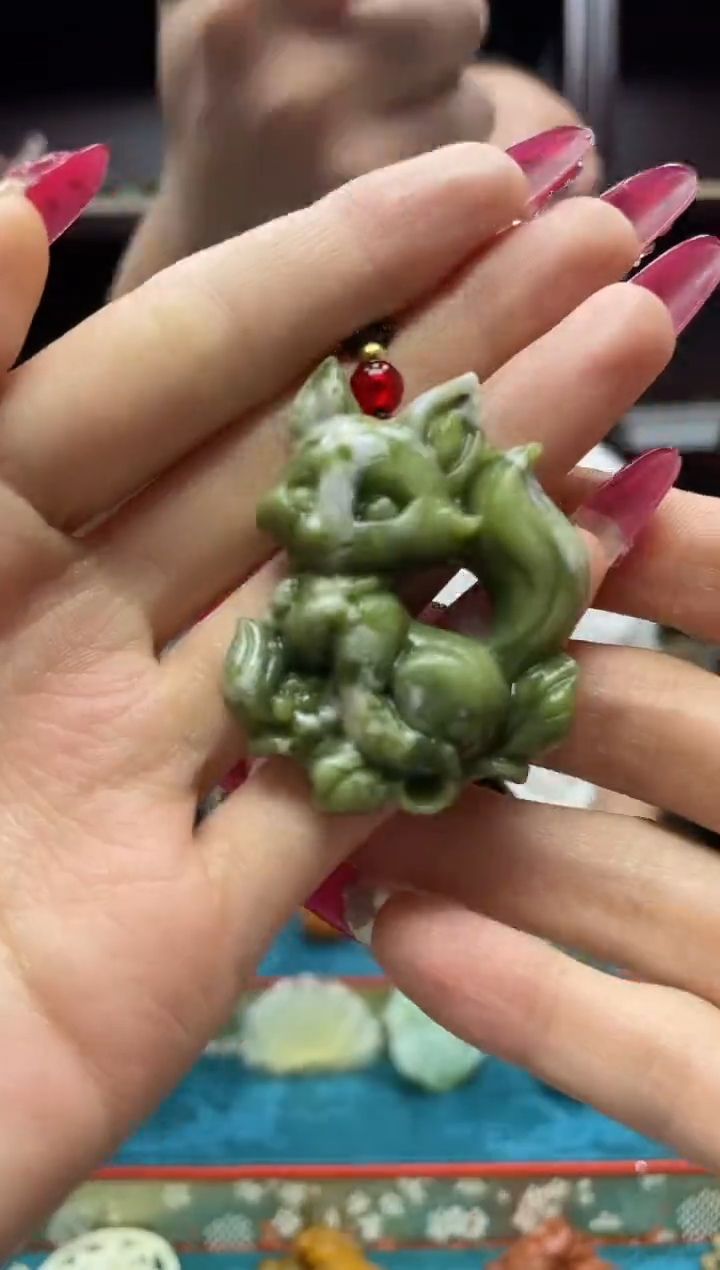 未镶嵌岫玉吊坠·