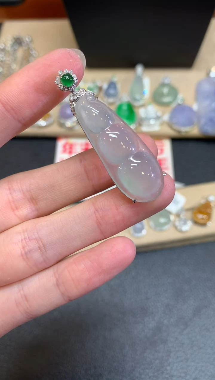 【闪购商品】翡翠颈饰18K金镶嵌福豆【无服务费】