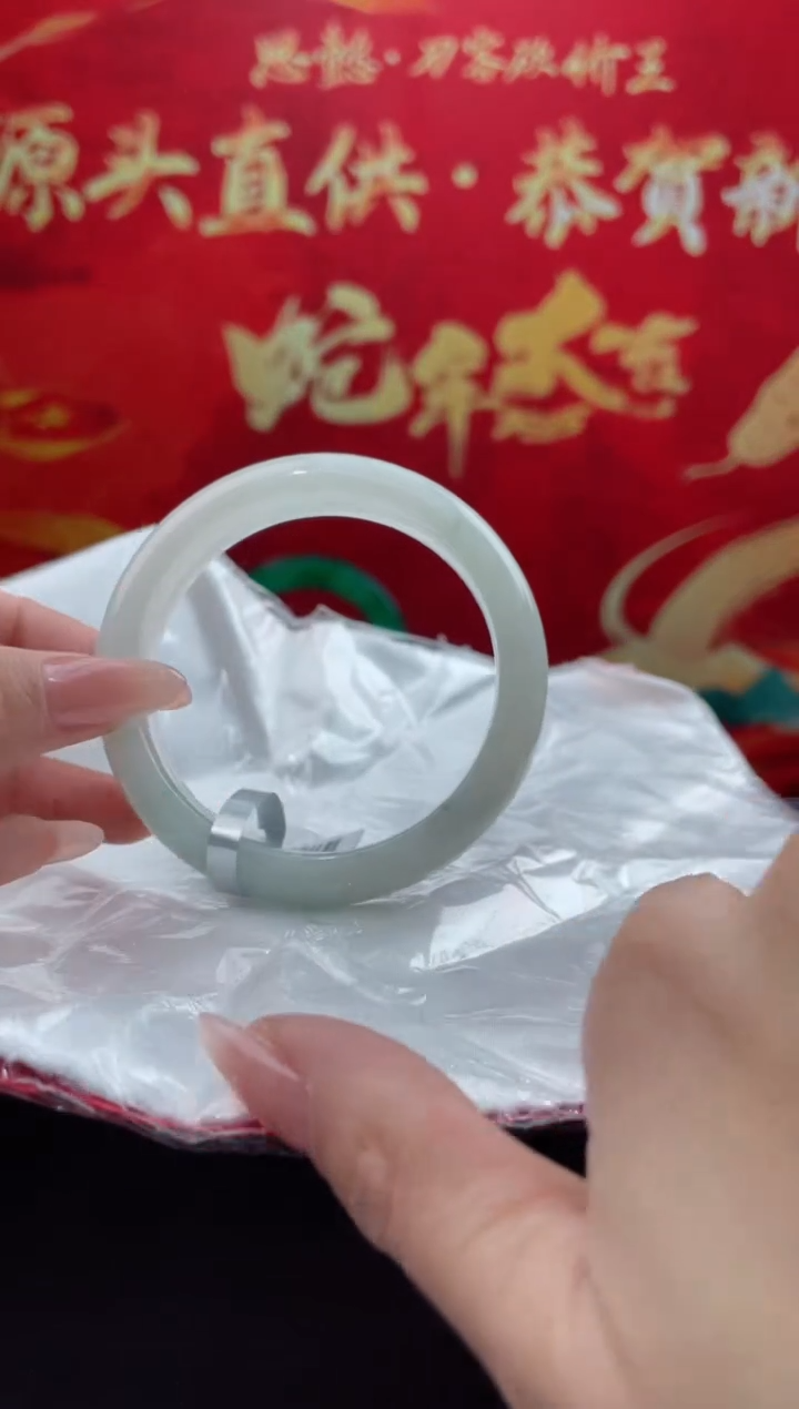 【闪购商品】翡翠手镯未镶嵌13翡翠手镯（微瑕）