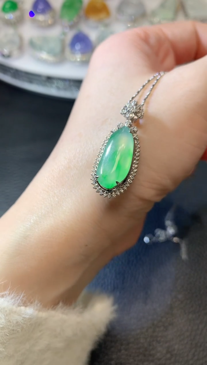 【闪购商品】翡翠吊坠(不含链)18K金镶嵌D10