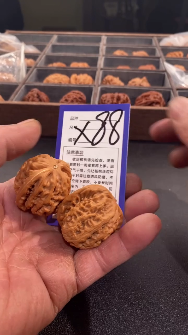 【闪购商品】文玩核桃吊坠39红锦鲤