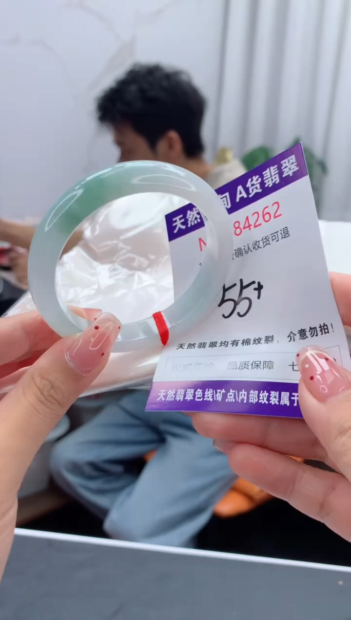 未镶嵌手镯翡翠有纹，完美者勿拍