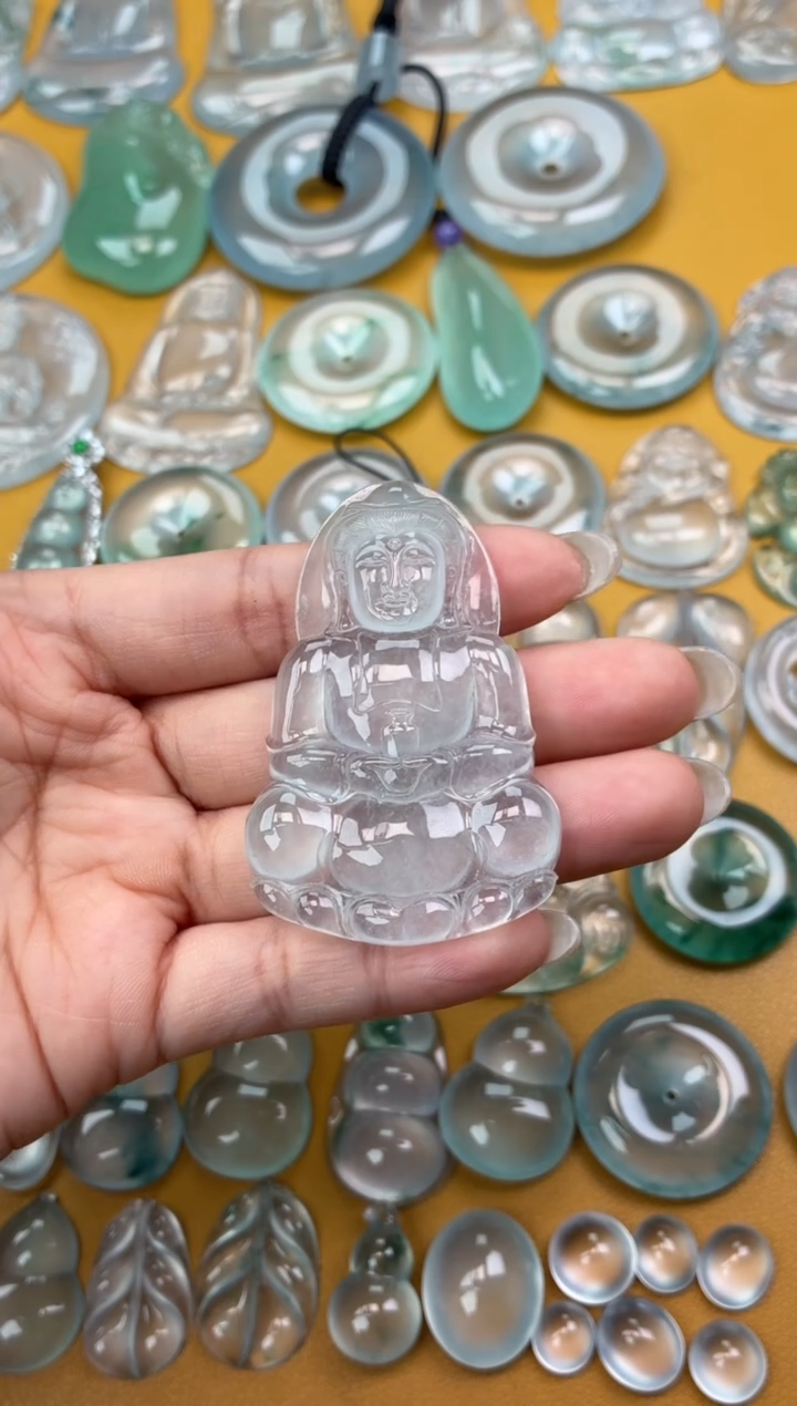 吊坠(不含链)未镶嵌翡翠40 观音 58 38.2 5.9