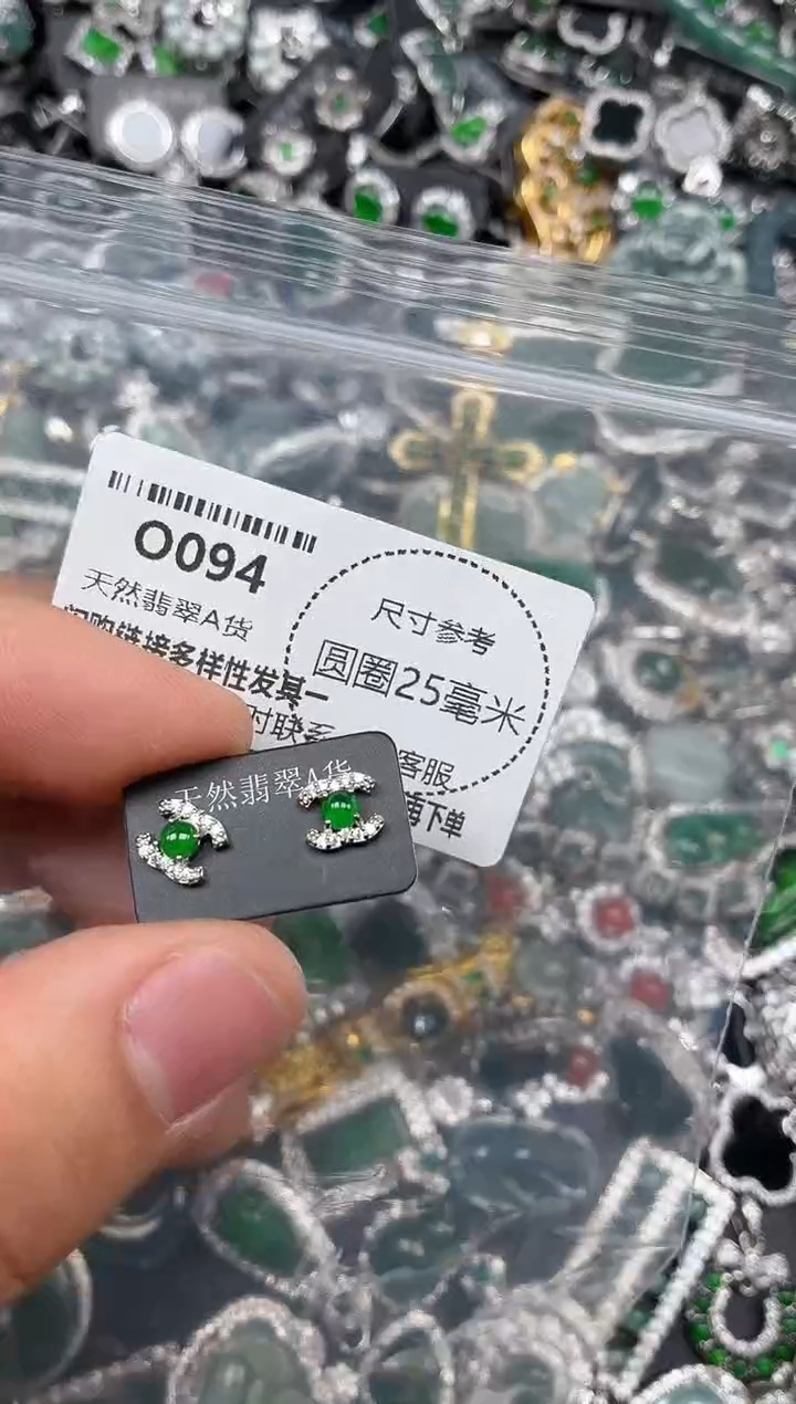 翡翠未镶嵌颈饰O094耳钉