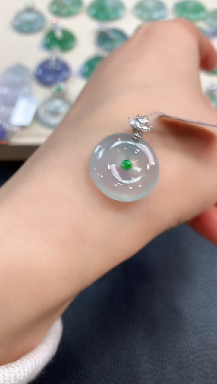 【闪购商品】翡翠吊坠(不含链)18K金镶嵌b66