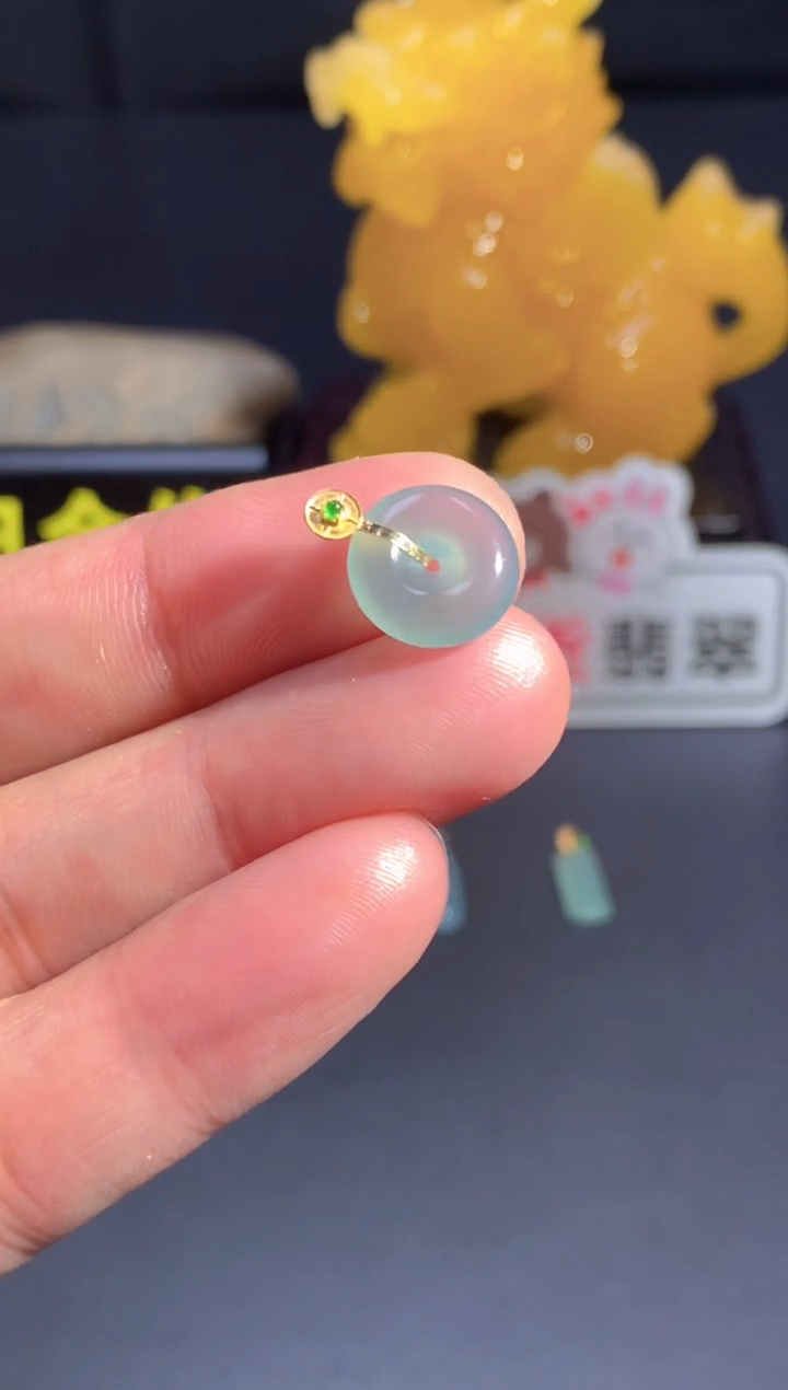 翡翠18K金镶嵌颈饰