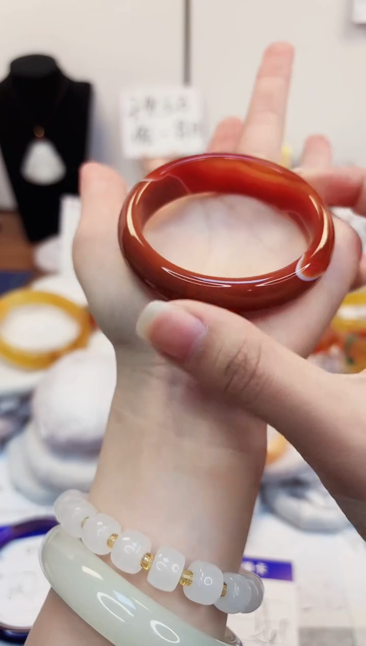 【闪购商品】石英质玉手镯未镶嵌16-玛瑙圈口54