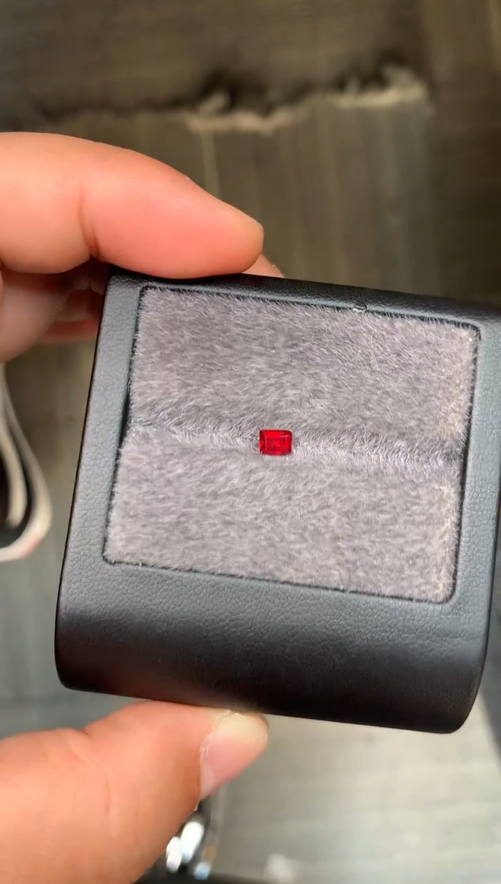 【闪购商品】定制尖晶石裸石未镶嵌0.39ct 吉尔德绝地武士