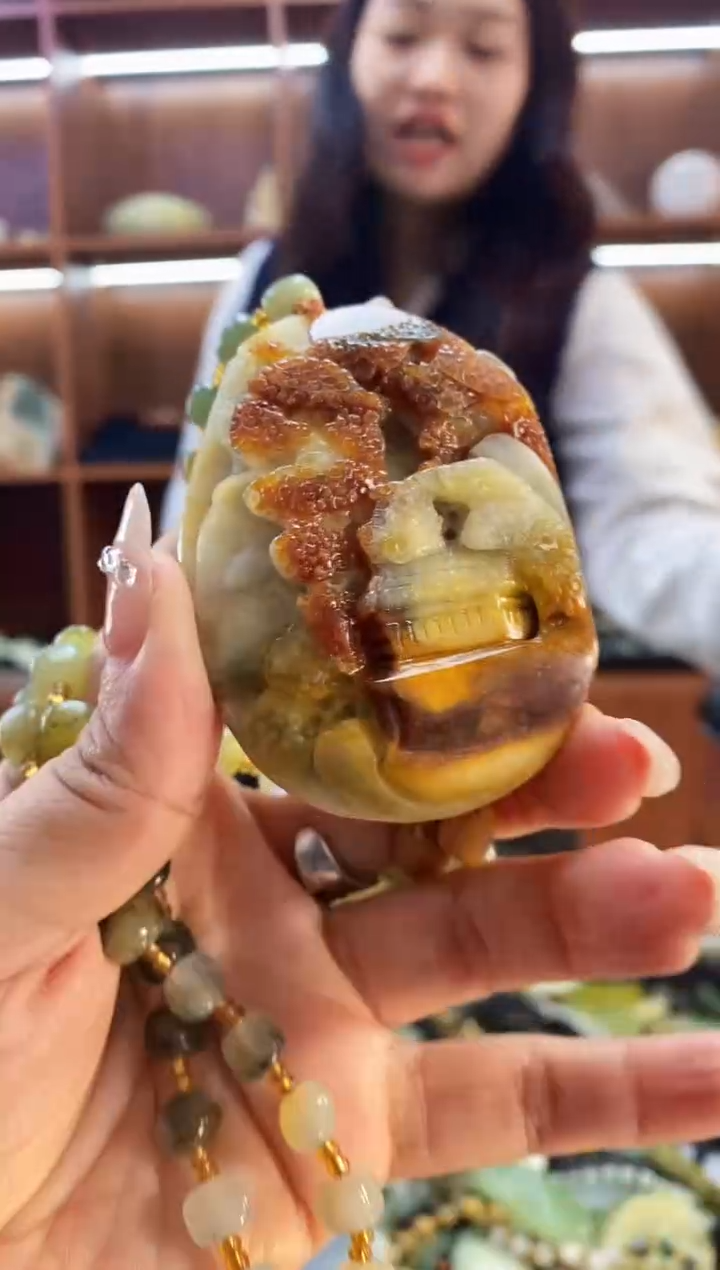 未镶嵌蛇纹石玉吊坠   