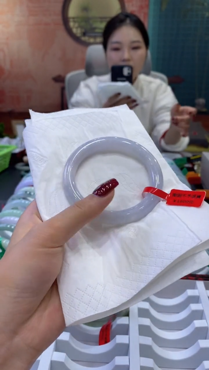 【闪购商品】翡翠手镯未镶嵌多人00981