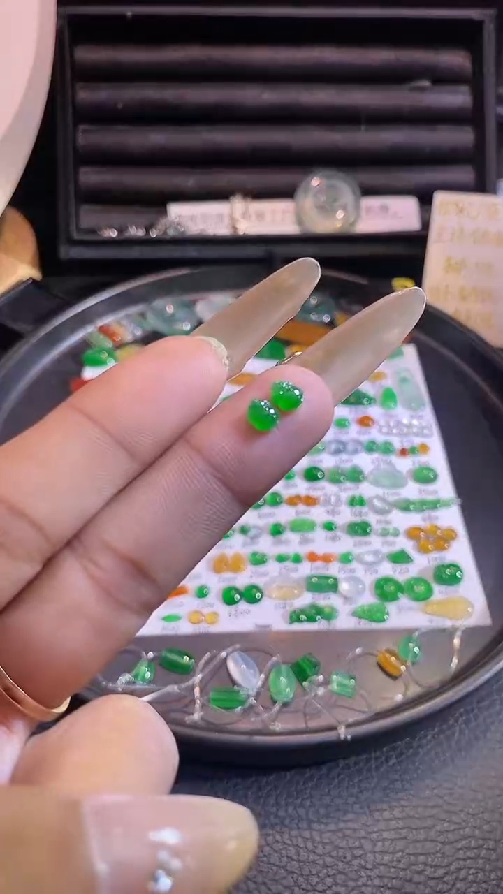 翡翠挂件未镶嵌金蟾