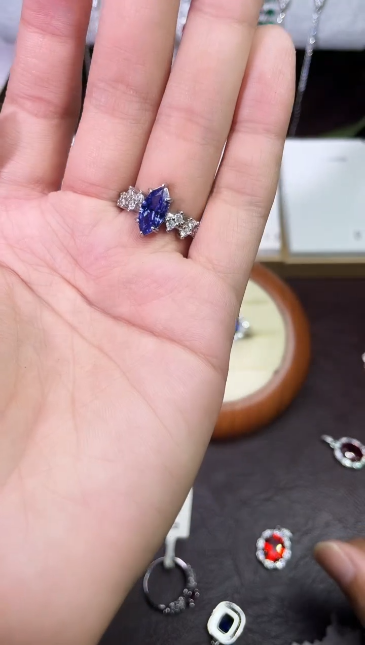 合金合成钻石蓝宝马眼戒指