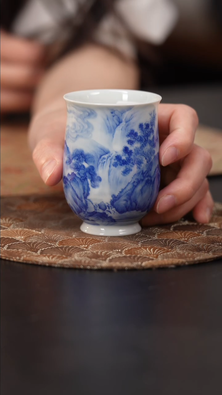 【闪购商品】杯看山柴窑青花山水