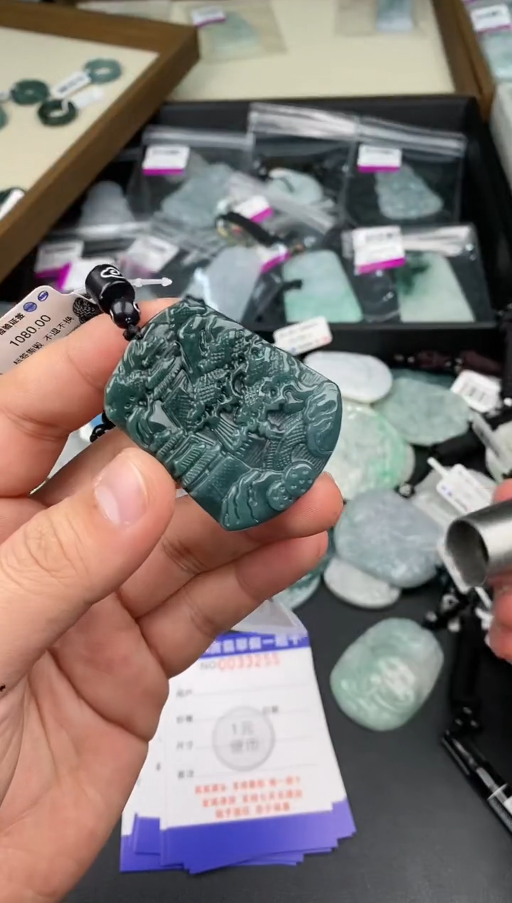 【闪购商品】翡翠颈饰未镶嵌  天然翡翠，一物一图