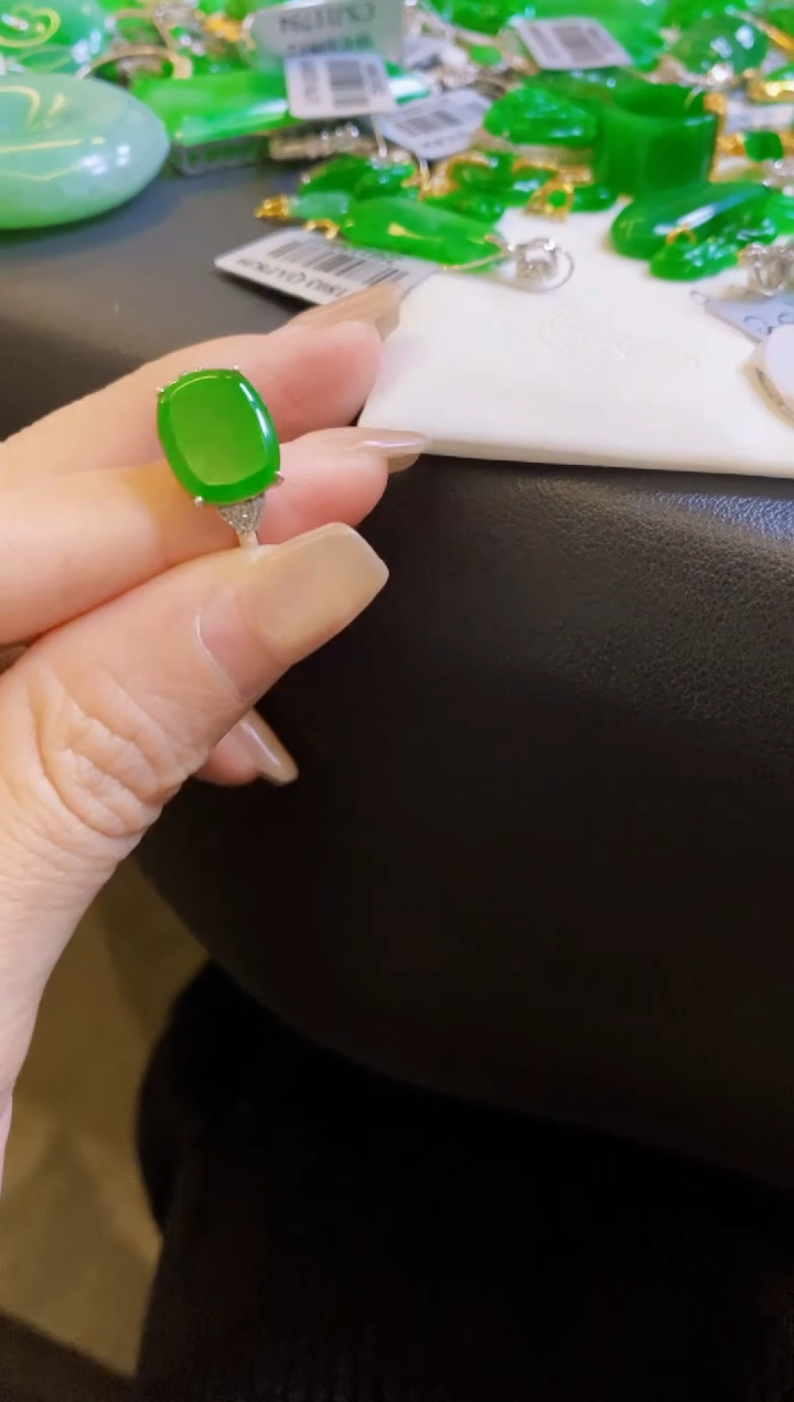 【闪购商品】定制翡翠18K金镶嵌戒指