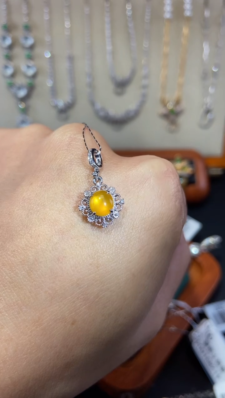 【闪购商品】翡翠颈饰18K金镶嵌吊坠