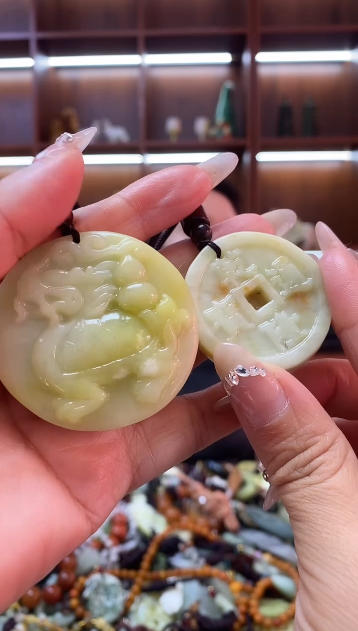 未镶嵌岫玉吊坠拍一发二