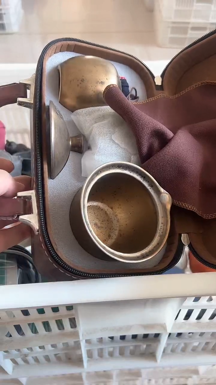 【闪购商品】包有点坏了介意勿拍