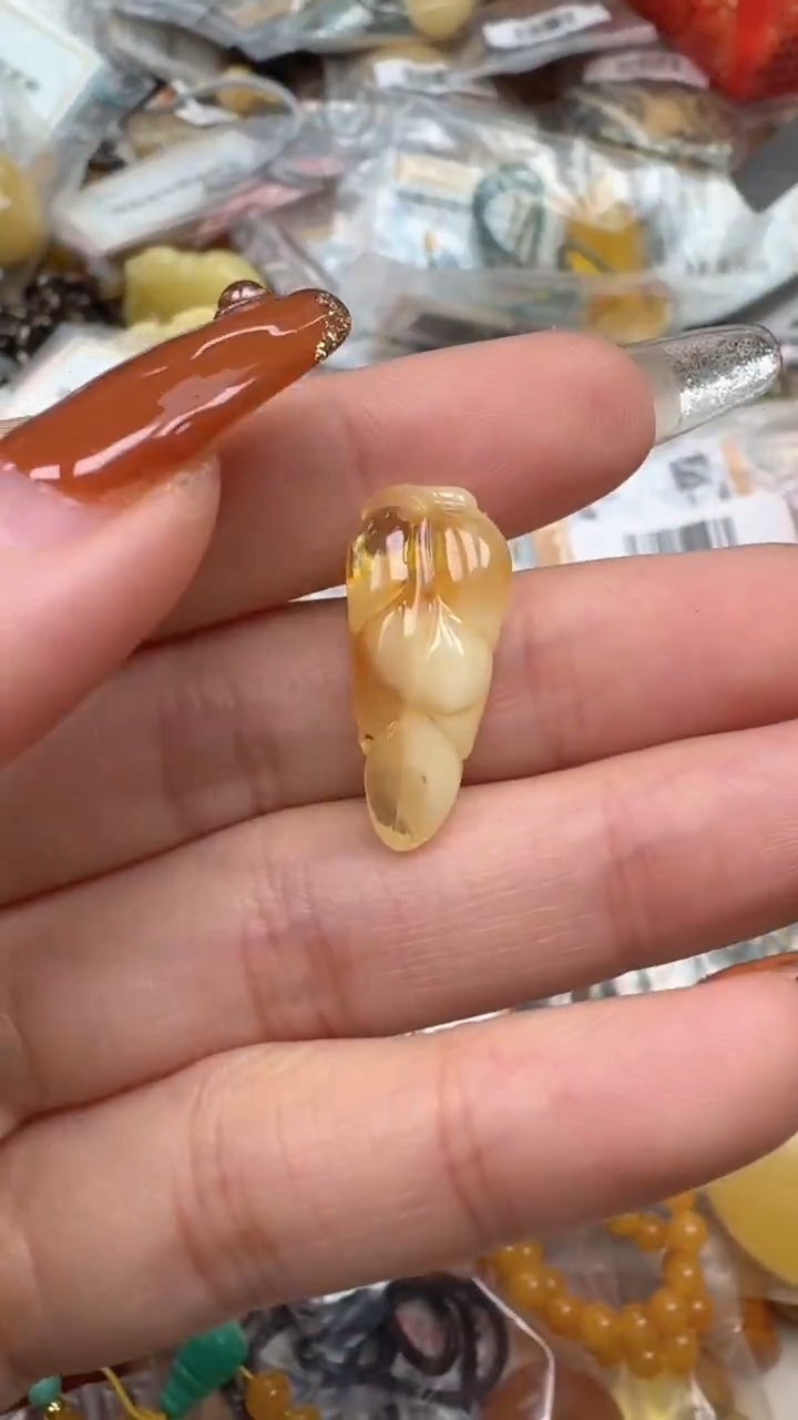 裸石琥珀未镶嵌如图