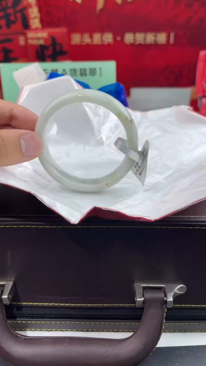 【闪购商品】翡翠手镯未镶嵌25翡翠手镯（微瑕）