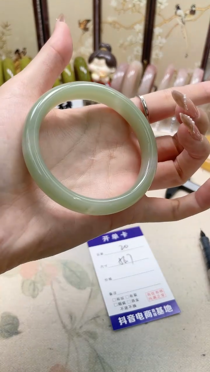 石英质玉手镯未镶嵌20/56.7