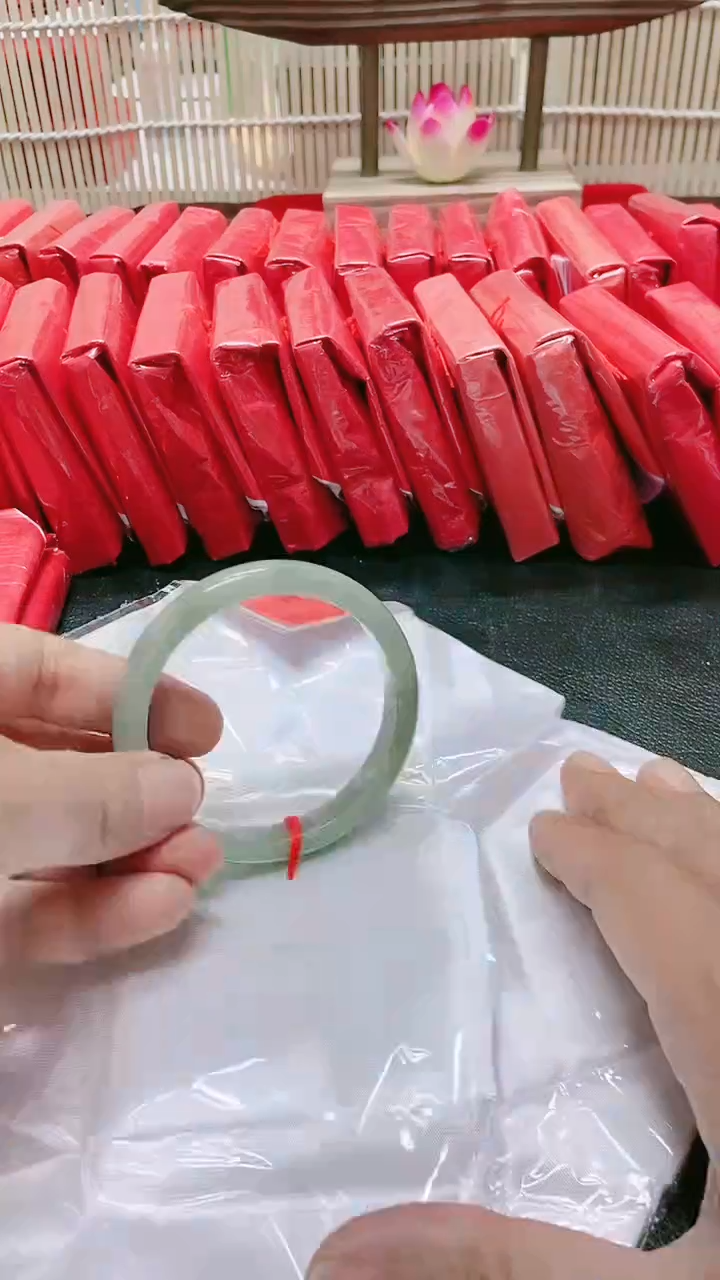 翡翠手镯未镶嵌229拍哪个图片就是发哪个58圈口