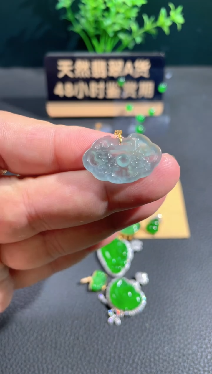 【闪购商品】翡翠颈饰18K金镶嵌翡翠