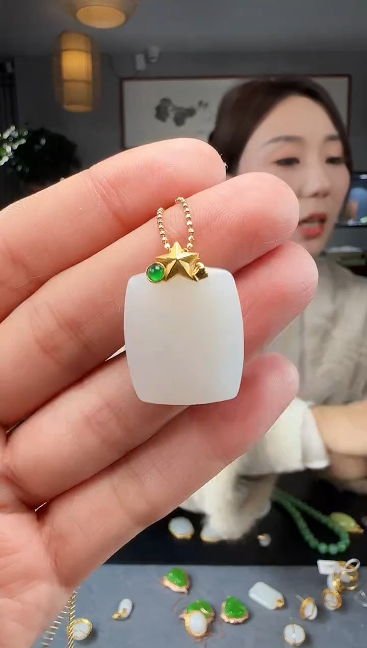 【闪购商品】和田玉吊坠(不含链)18K金镶嵌1