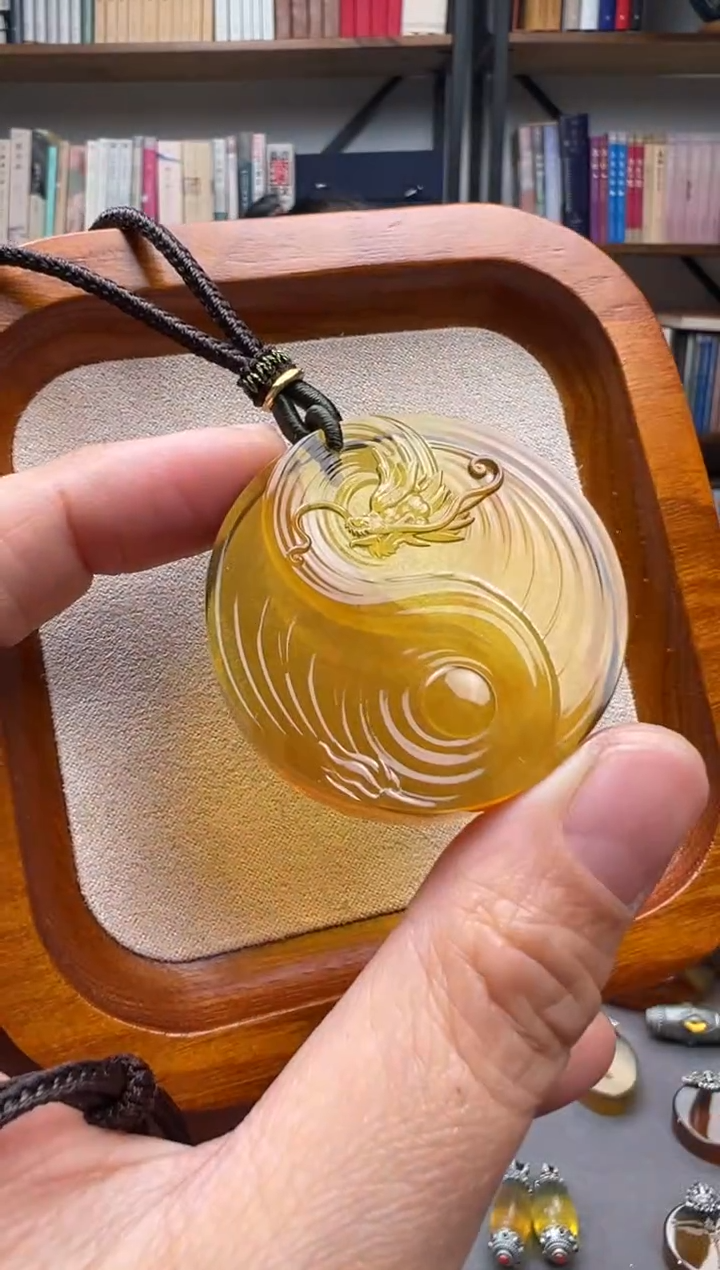 【闪购商品】琥珀颈饰未镶嵌太极龙