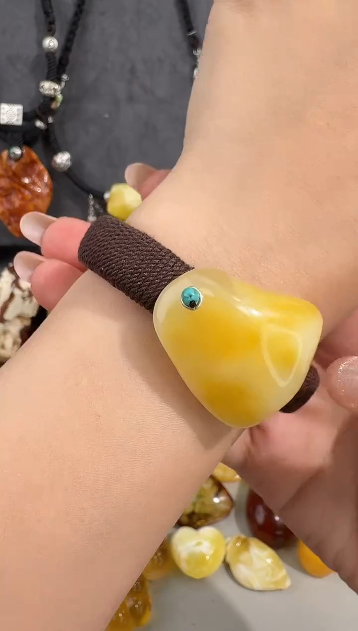 未镶嵌琥珀裸石琥珀