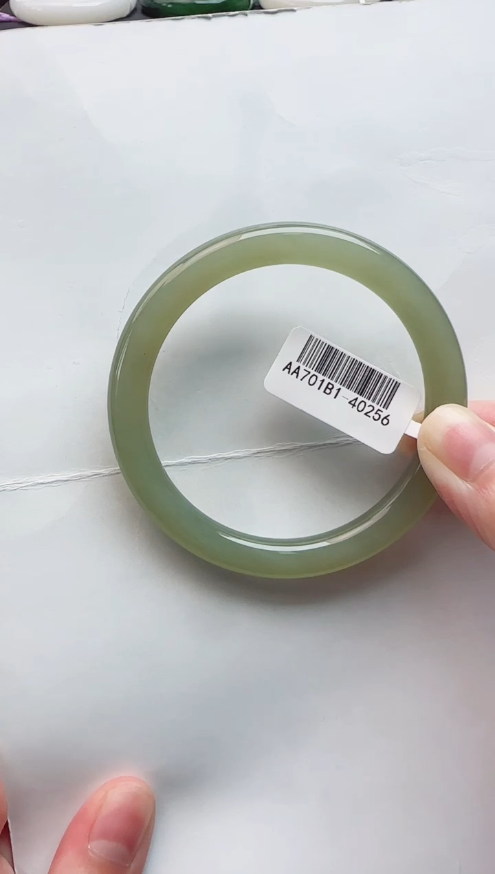 【闪购商品】和田玉手镯未镶嵌56