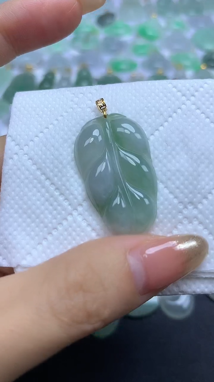颈饰18K金镶嵌翡翠A货