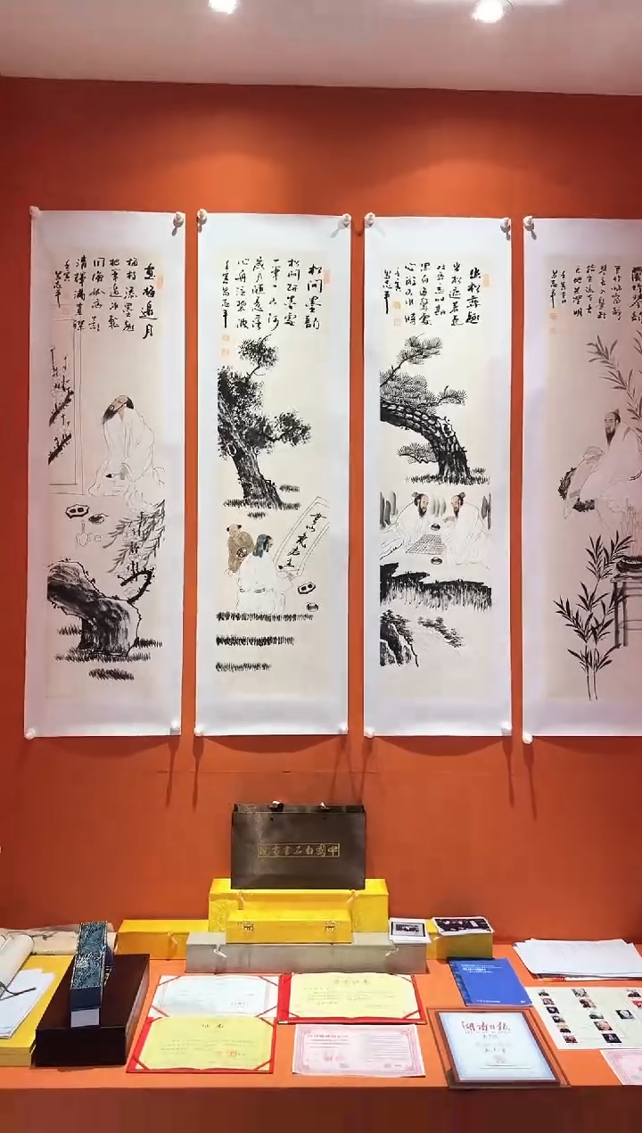 国画易志平 带锦盒  人物四条屏