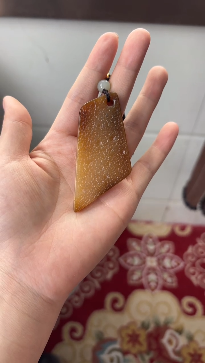 【闪购商品】和田玉吊坠(赠链)未镶嵌且末金山微色差吊坠
